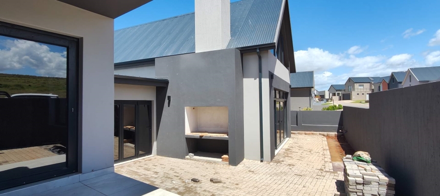 4 Bedroom Property for Sale in Outeniquasbosch Western Cape